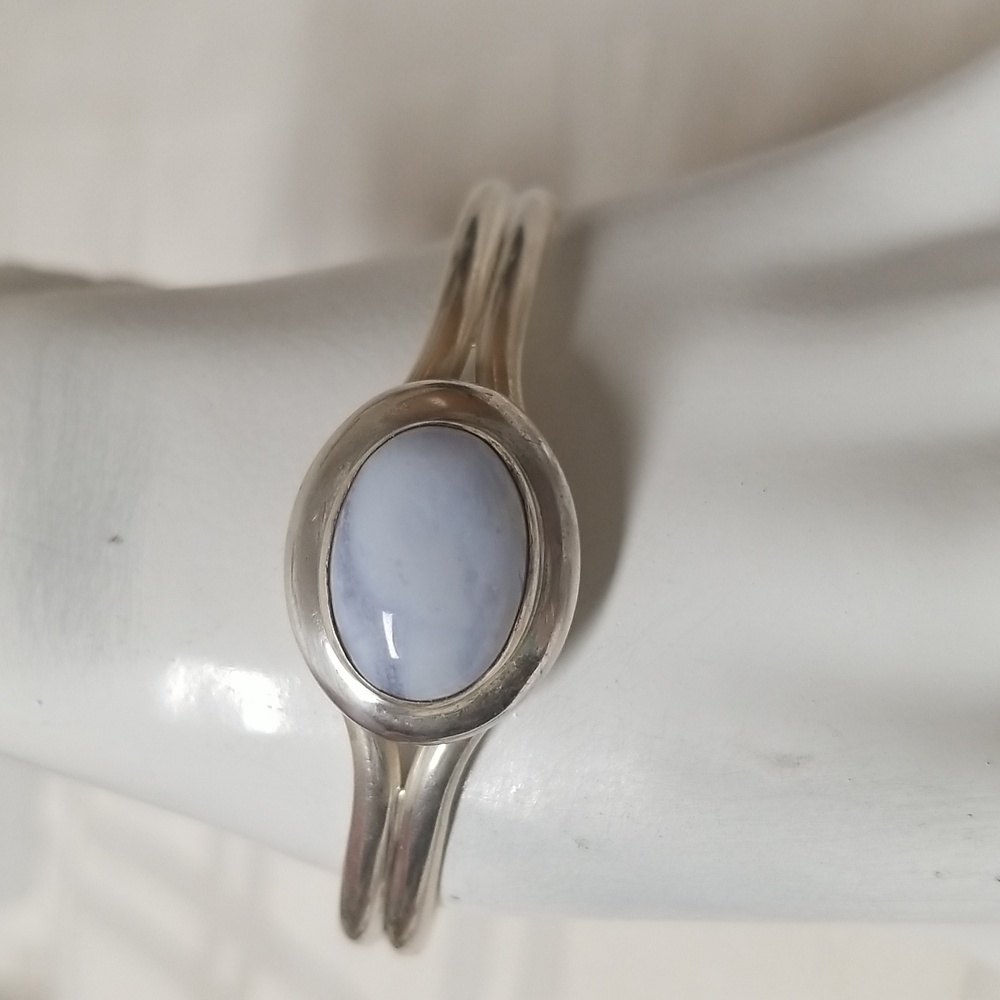 BLUE LACE AGATE CUFF STYLE BRACELET IN 925 SS, 7", EUC, J#49